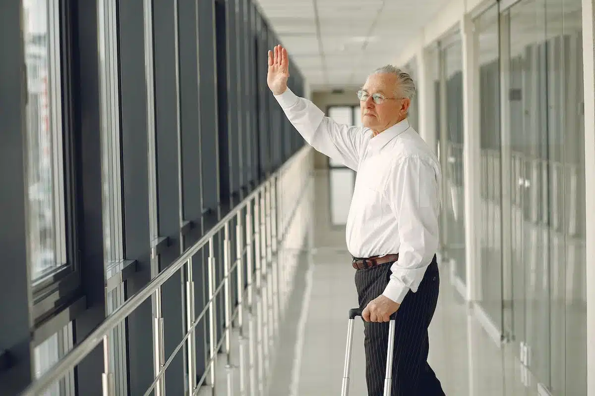 Bénéfices de la marche pour les seniors : un moyen simple et efficace pour rester en forme