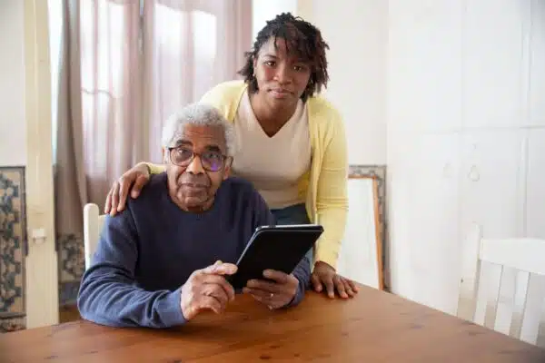 Les solutions de maintien à domicile pour les aînés dépendants