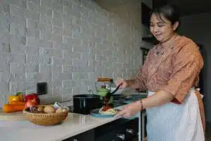 Découvrez les dernières avancées technologiques pour faciliter la cuisine des seniors