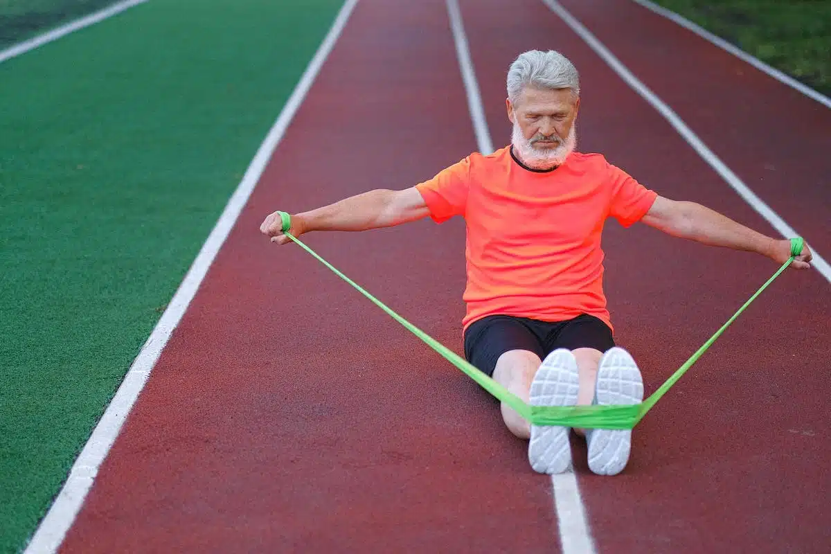 Les activités sportives idéales pour rester en forme après 60 ans