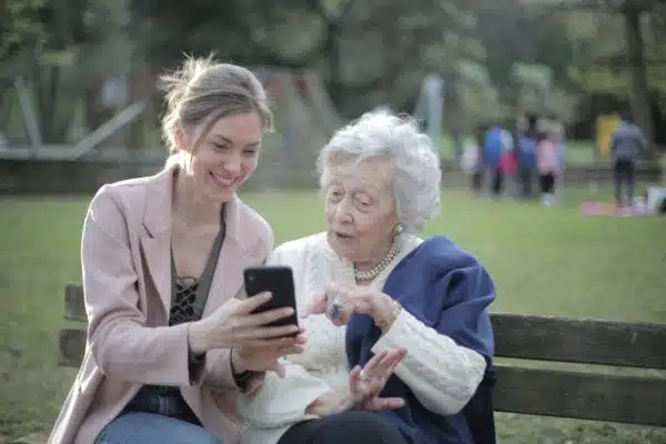 Les clés d’une vie saine pour les seniors : prévenir les maladies courantes liées à l’âge et cultiver une hygiène de vie équilibrée