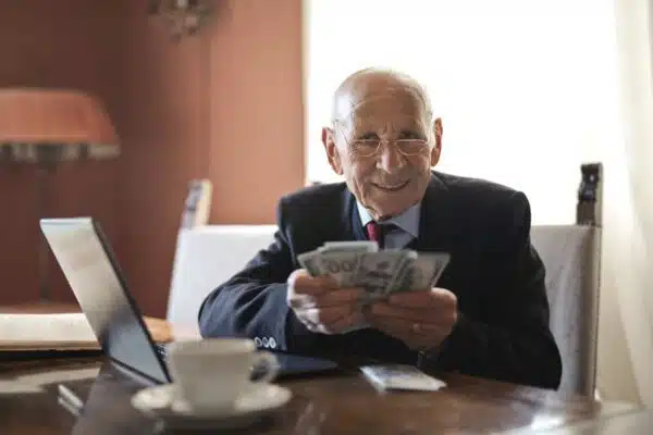Les opportunités de financement pour les seniors : une aide précieuse pour préserver leur bien-être
