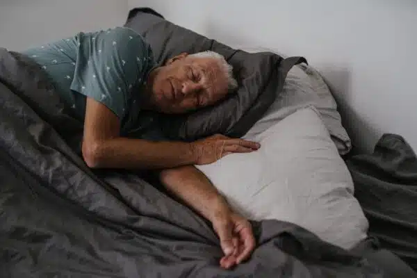 Les solutions efficaces pour soulager les troubles du sommeil chez les seniors