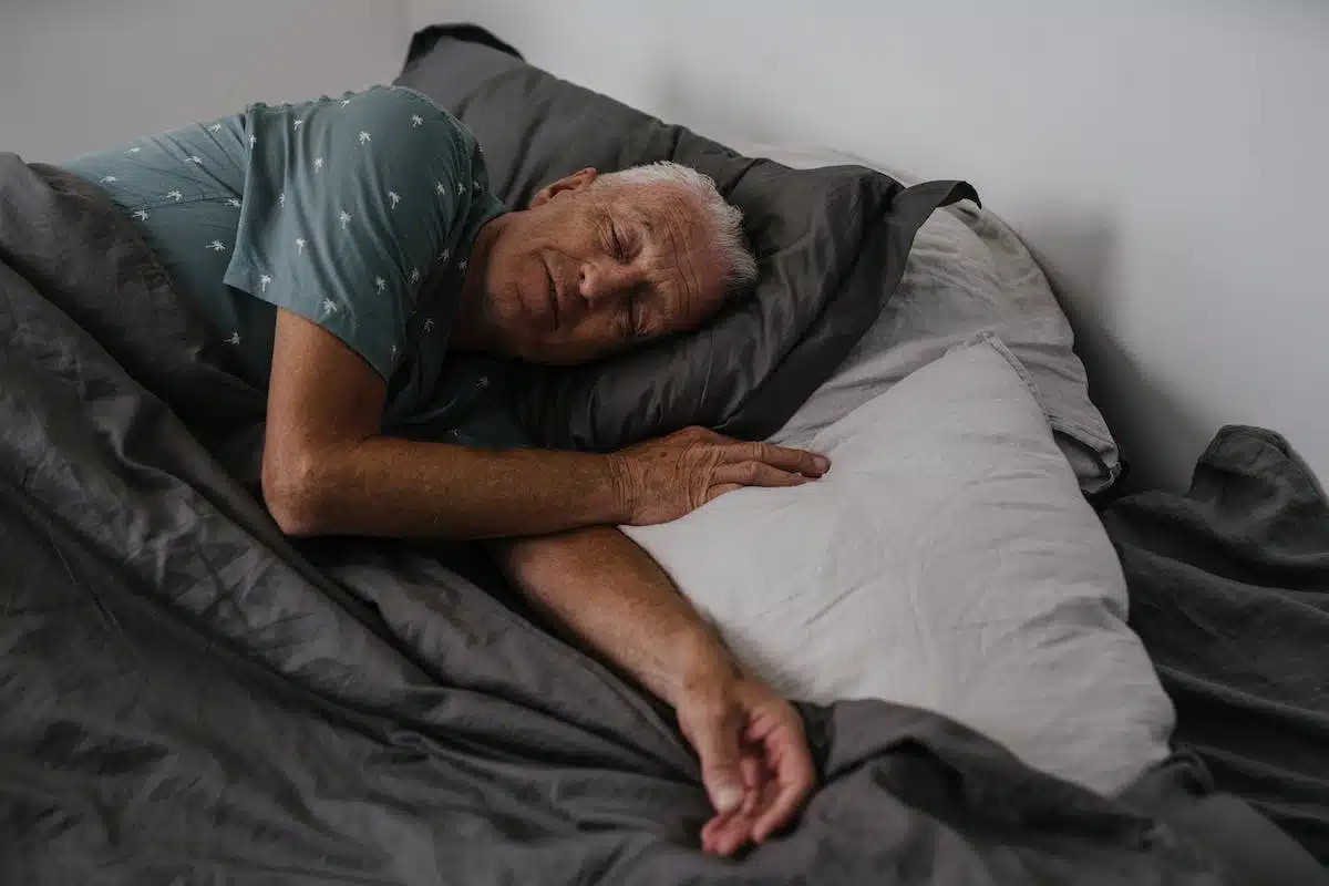 Les solutions efficaces pour soulager les troubles du sommeil chez les seniors
