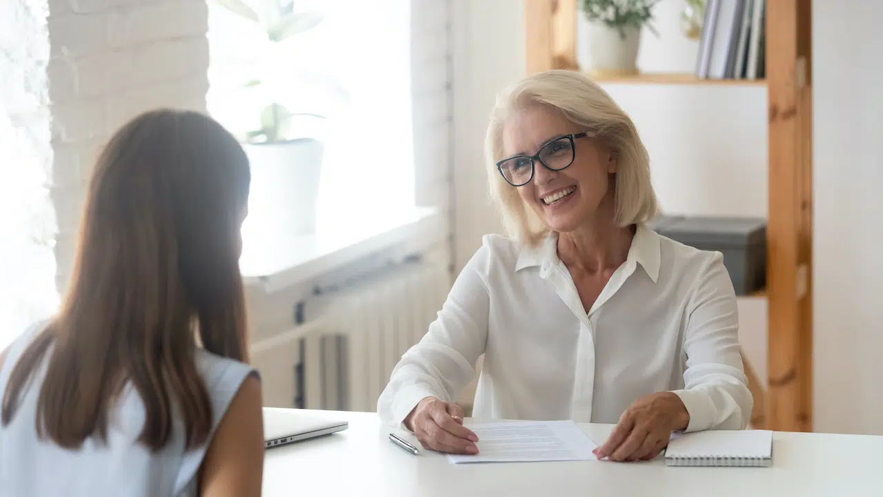 Comment se présenter rapidement ?