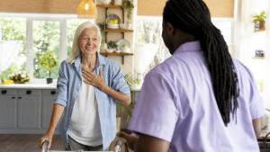 Services à la personne à Poitiers : comment simplifier le quotidien des seniors en 2026