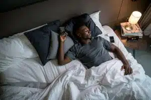 Les meilleurs équipements pour optimiser la qualité de sommeil des seniors